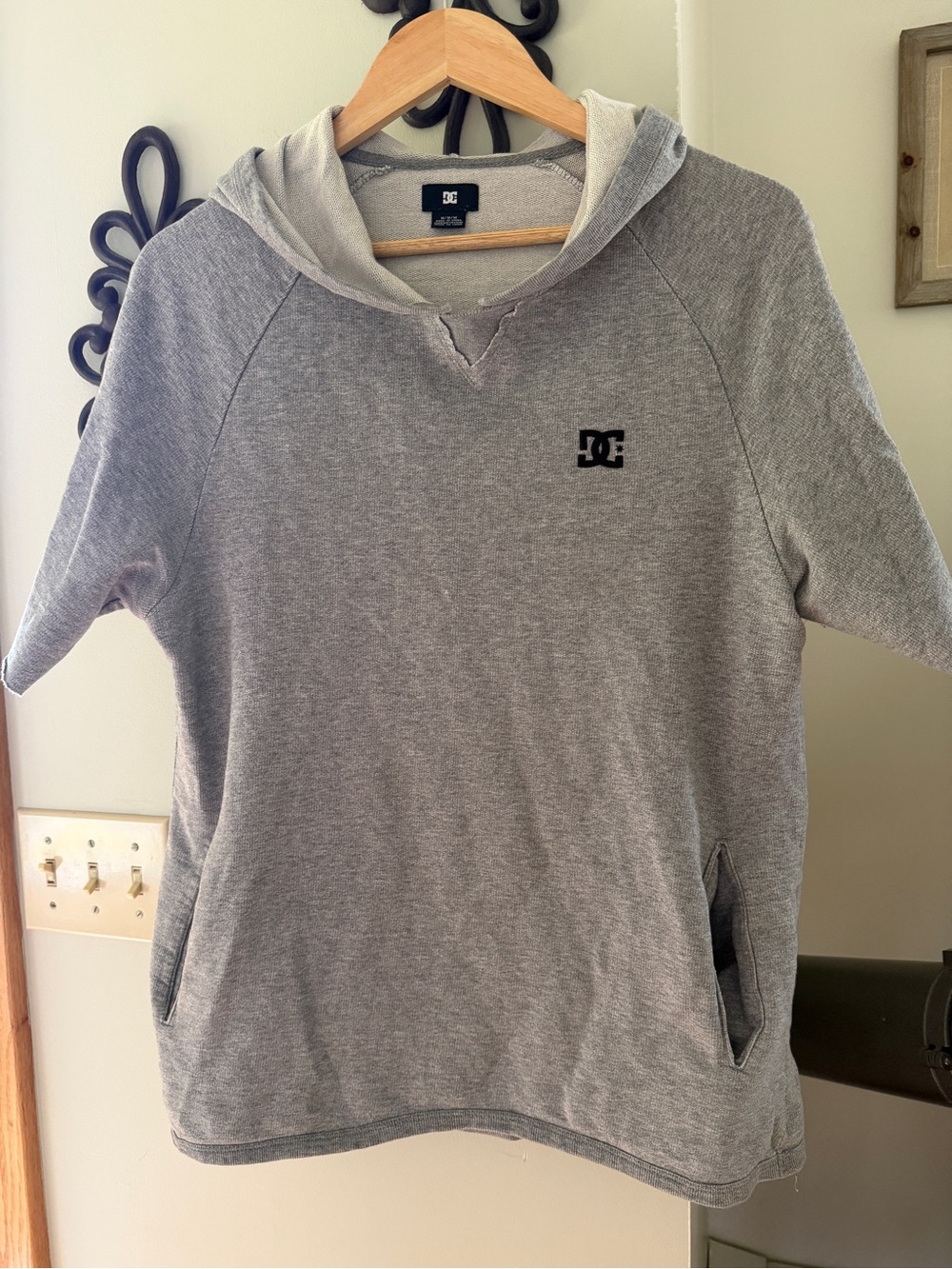 DC Light Gray Short-Sleeve Hoodie